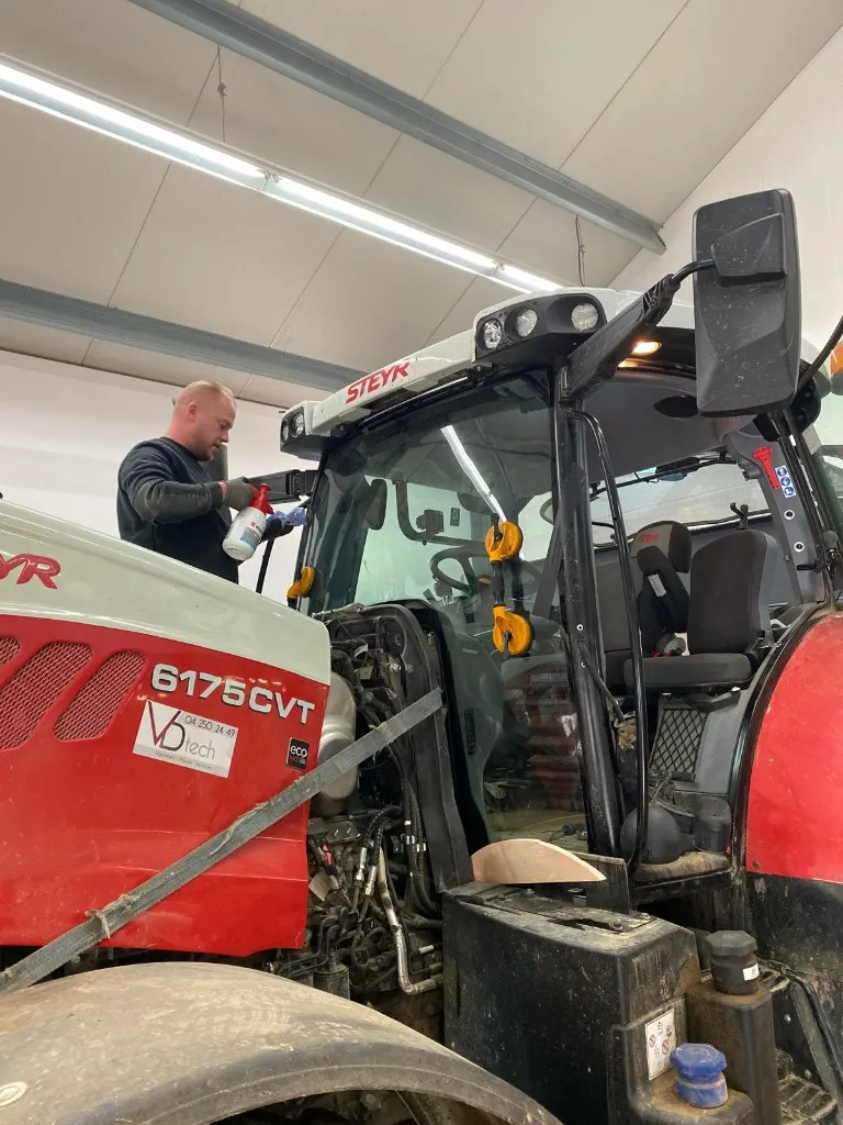 Intervention tracteur en atelier - VitroPlus